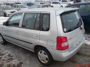 2002 Mazda Demio Photos
