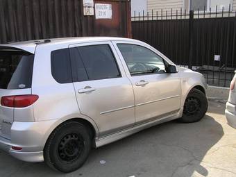 2002 Mazda Demio Photos