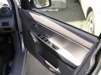 2002 Mazda Demio Pictures