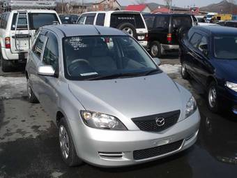 2002 Mazda Demio Pictures