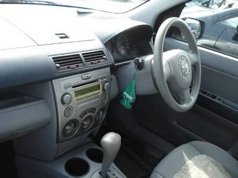2002 Mazda Demio Pictures