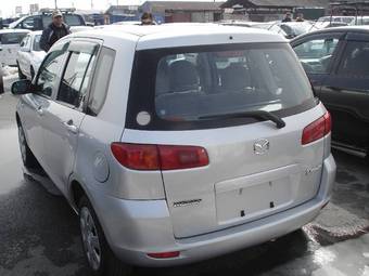2002 Mazda Demio Photos