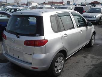 2002 Mazda Demio Photos
