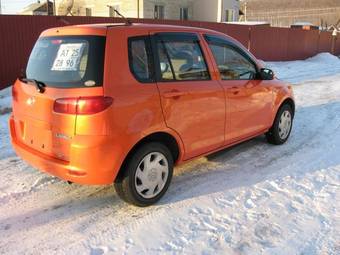 2002 Mazda Demio Pictures