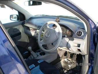 2002 Mazda Demio Photos