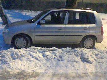 2002 Mazda Demio Pictures