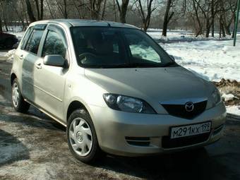 2002 Mazda Demio Photos