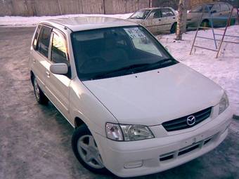2002 Mazda Demio Pictures