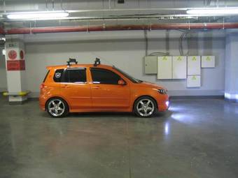 2002 Mazda Demio Pictures