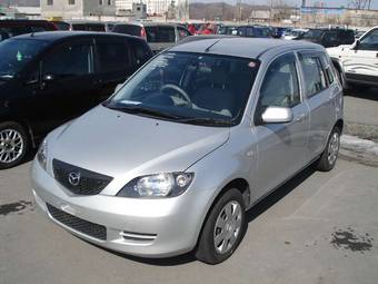 2002 Mazda Demio Photos