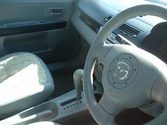 2002 Mazda Demio Photos