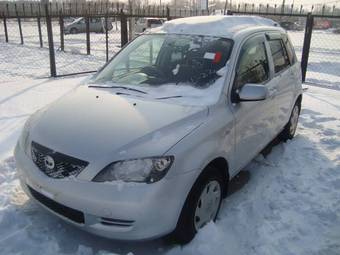 2002 Mazda Demio Photos