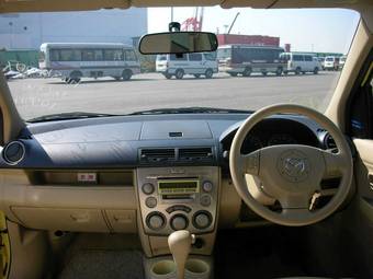 2002 Mazda Demio Pictures