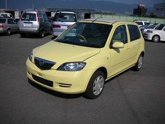 2002 Mazda Demio Pictures