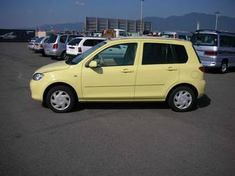 2002 Mazda Demio Photos
