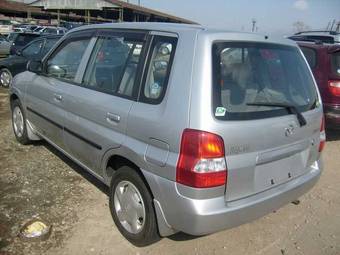 2002 Mazda Demio Photos