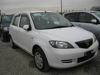 2002 Mazda Demio Photos