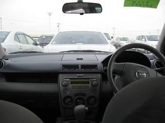 2002 Mazda Demio Pictures