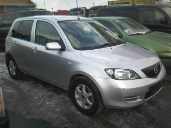 2002 Mazda Demio Photos