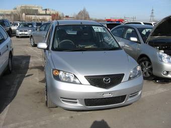 2002 Mazda Demio Pictures