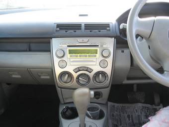 2002 Mazda Demio Photos