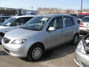 2002 Mazda Demio Pictures