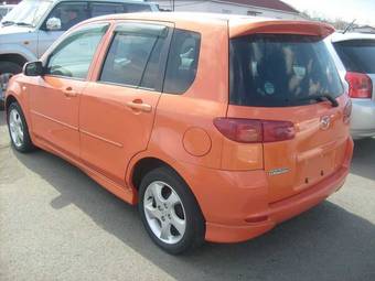 2002 Mazda Demio Images