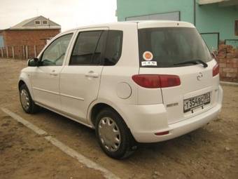 2002 Mazda Demio Pictures