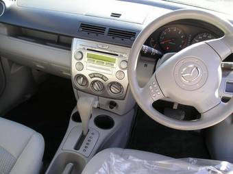 2002 Mazda Demio Photos