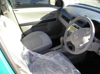 2002 Mazda Demio Photos