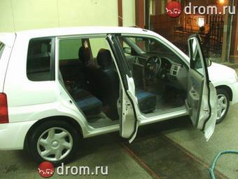 2002 Mazda Demio Pictures