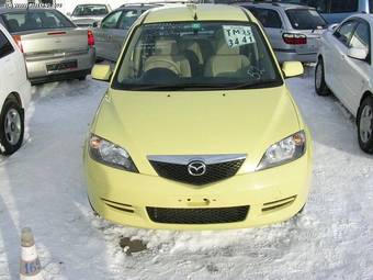 2002 Mazda Demio Photos