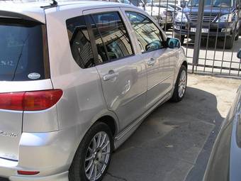 2002 Mazda Demio Pictures