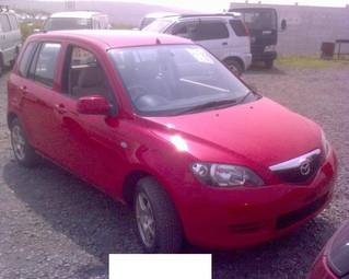 2002 Mazda Demio Pictures