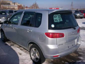 2002 Mazda Demio Photos