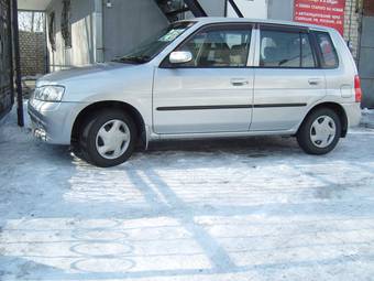 2002 Mazda Demio Pictures