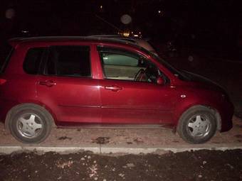 2002 Mazda Demio Pictures