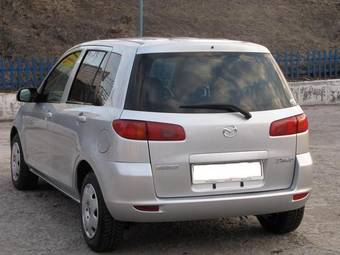 2002 Mazda Demio Pictures