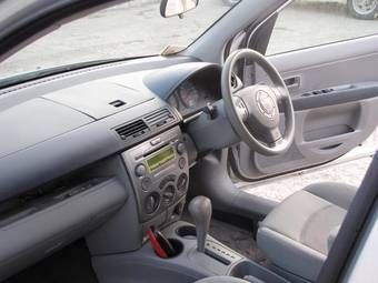2002 Mazda Demio Photos