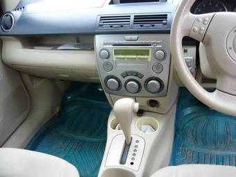 2002 Mazda Demio Photos