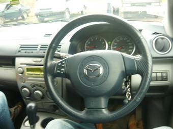 2002 Mazda Demio Pictures