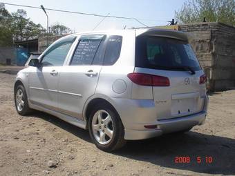 2002 Mazda Demio Pictures