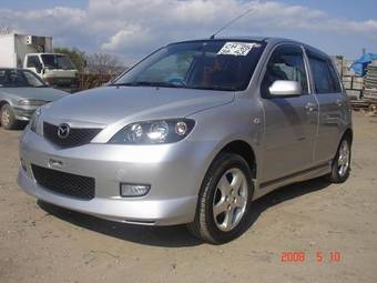 2002 Mazda Demio Photos