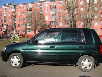 2002 Mazda Demio Pictures