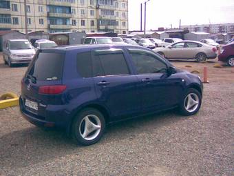 2002 Mazda Demio Photos