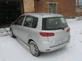 2002 Mazda Demio Photos