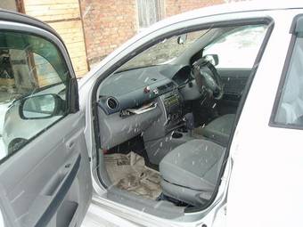 2002 Mazda Demio Photos