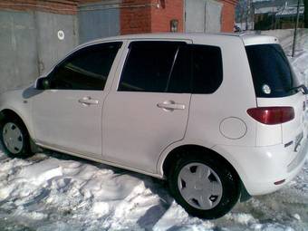 2002 Mazda Demio Photos