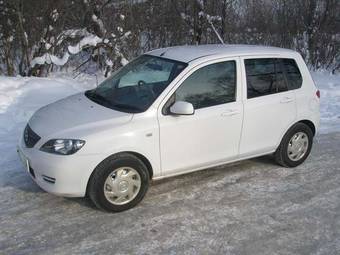 2002 Mazda Demio Photos