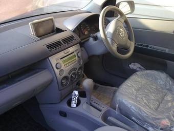 2002 Mazda Demio Photos